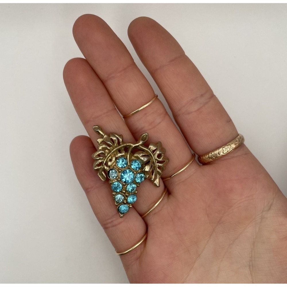 Vintage Grape Brooch Blue Cluster Figural Pin - Picture 3 of 5